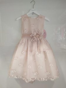 Tonos rosa claro para la tendencia en vestidos de arras 2026